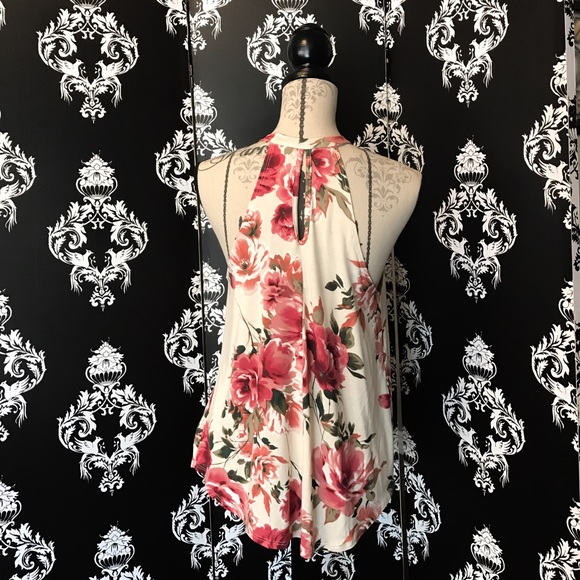 NWT! π Beautiful floral tank! πΊ - Picture 3 of 4