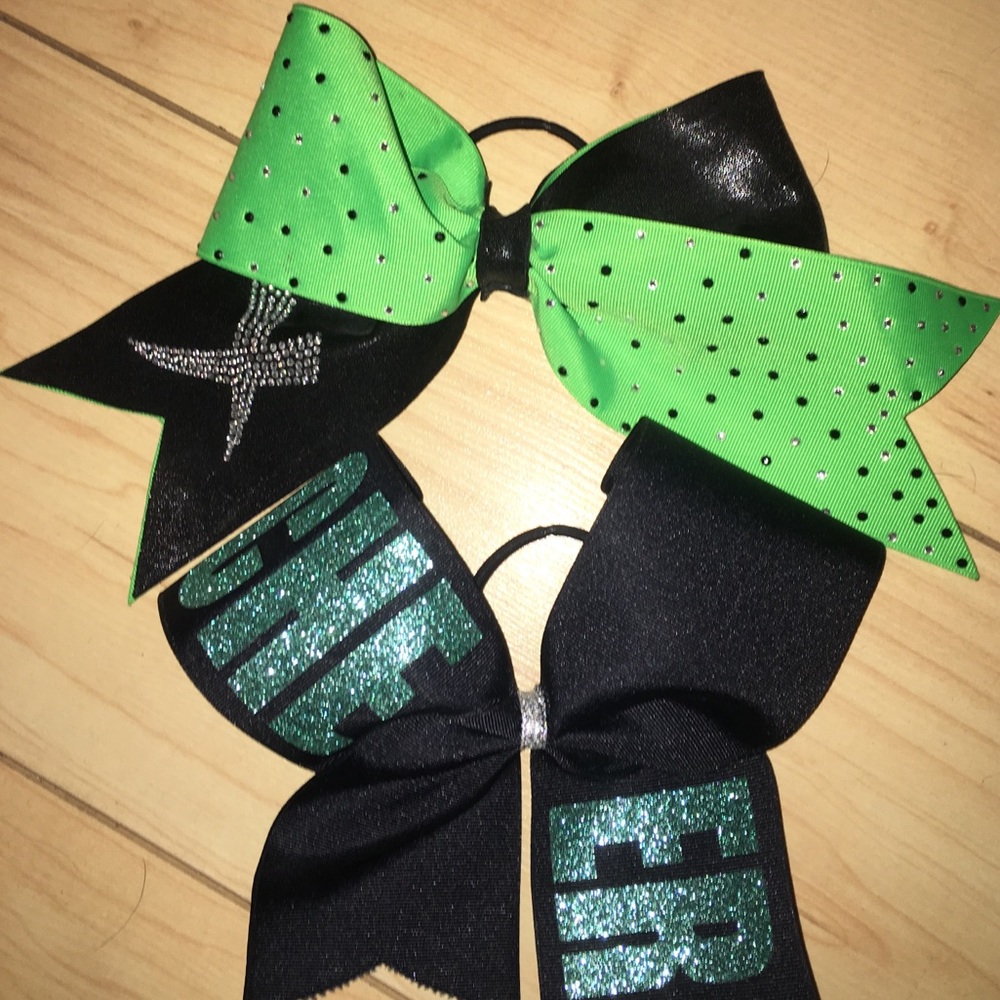 2 cheer bows!!