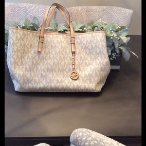 Michael Michael Kors Jet Set Tote Bag