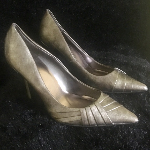 Metallic Silver Heels - Picture 1 of 3