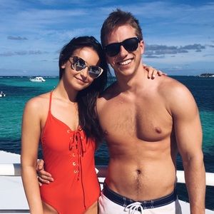 Meet your Posher, Ally