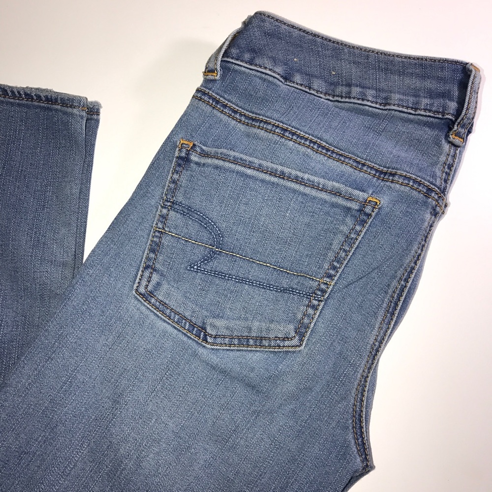 NWOT Light wash American Eagle Skinny Jeans