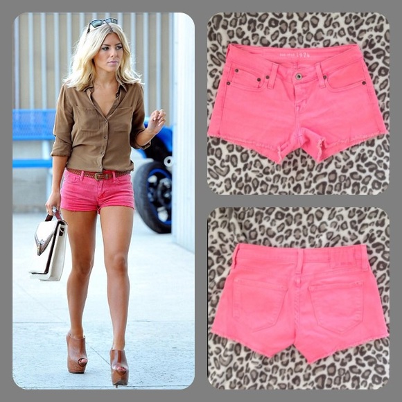 pink denim shorts outfit