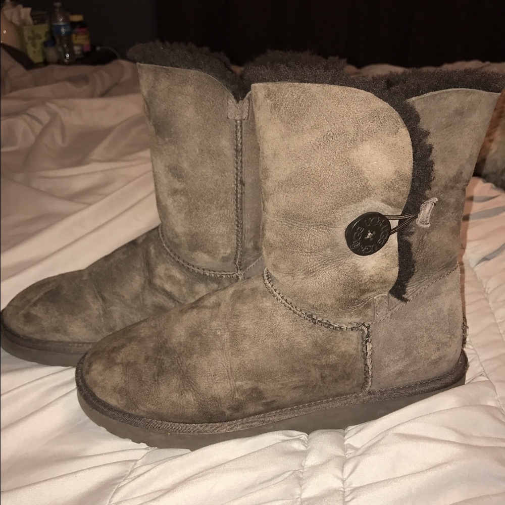 Bailey Button Chocolate Uggs size 11