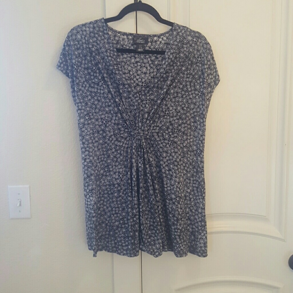 Cute maternity top for summer!