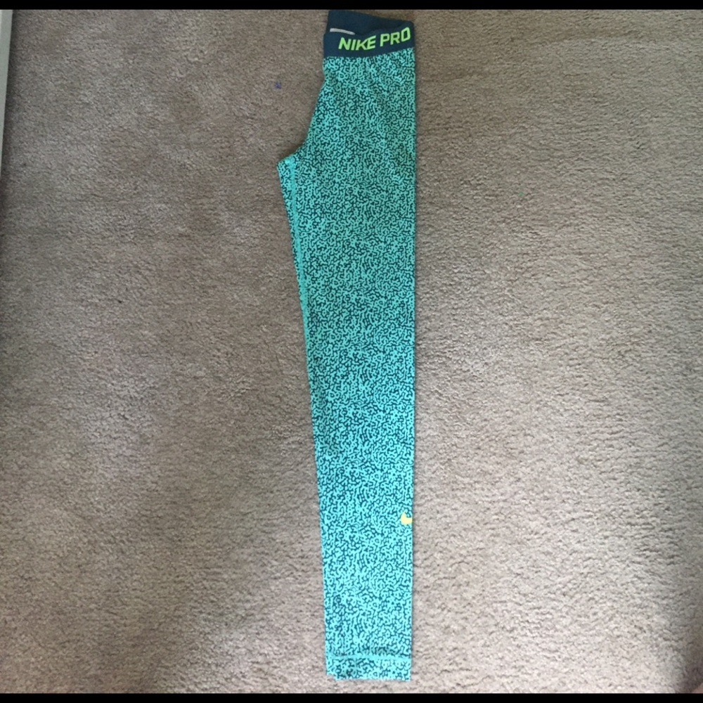 Woman's Nike pro training tights