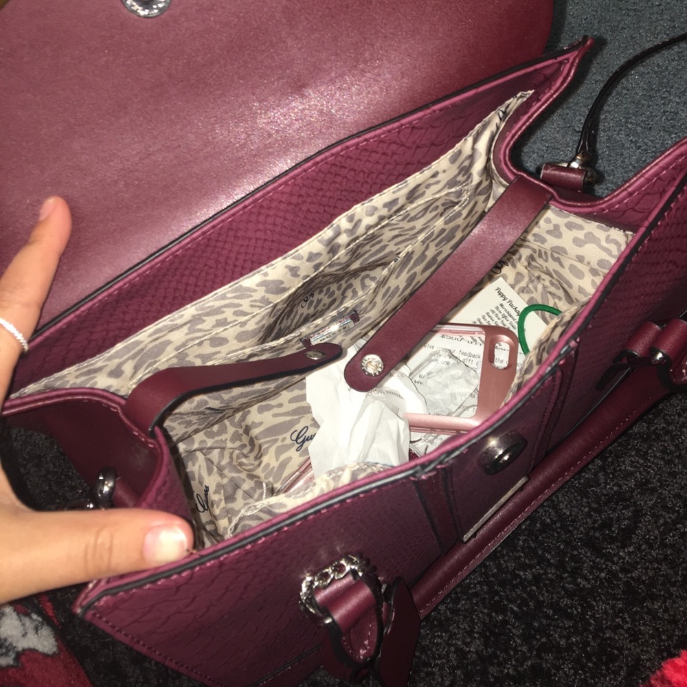 Guess purse - Picture 2 of 4