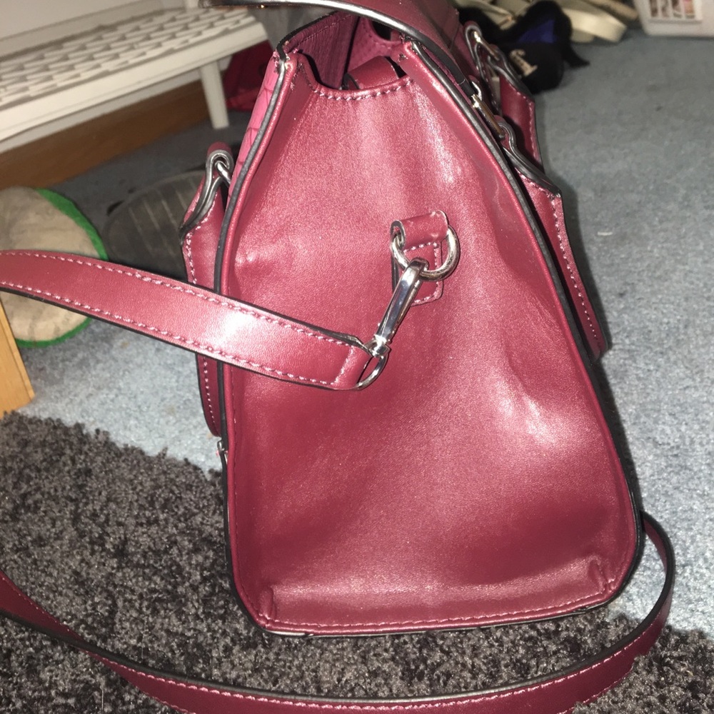 Guess purse - Picture 4 of 4