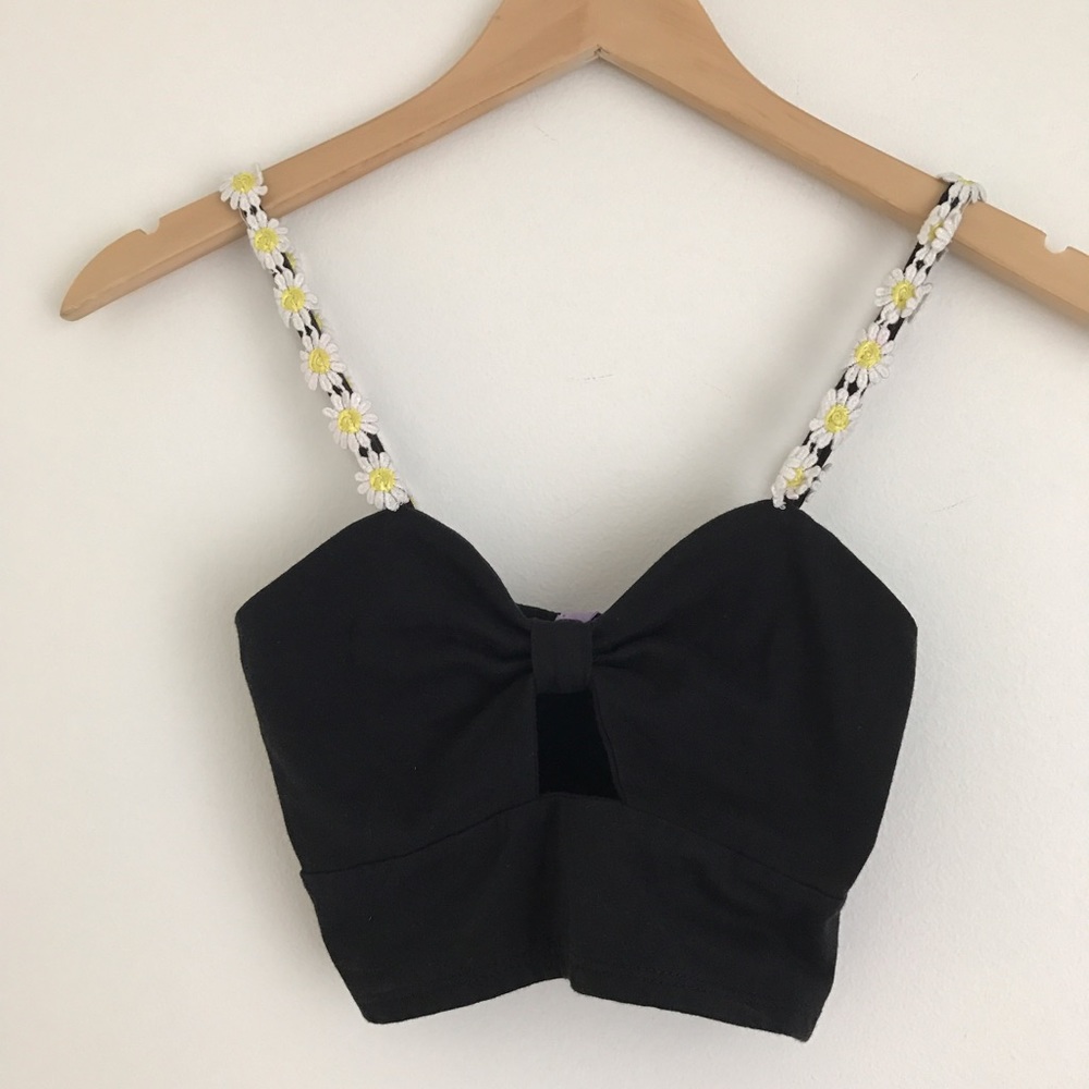 🌼NWOT LF Emma & Sam Daisy Crop Top🌼