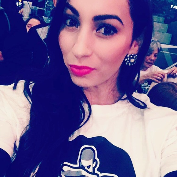 Meet your Posher, Victoria - Picture 1 of 2