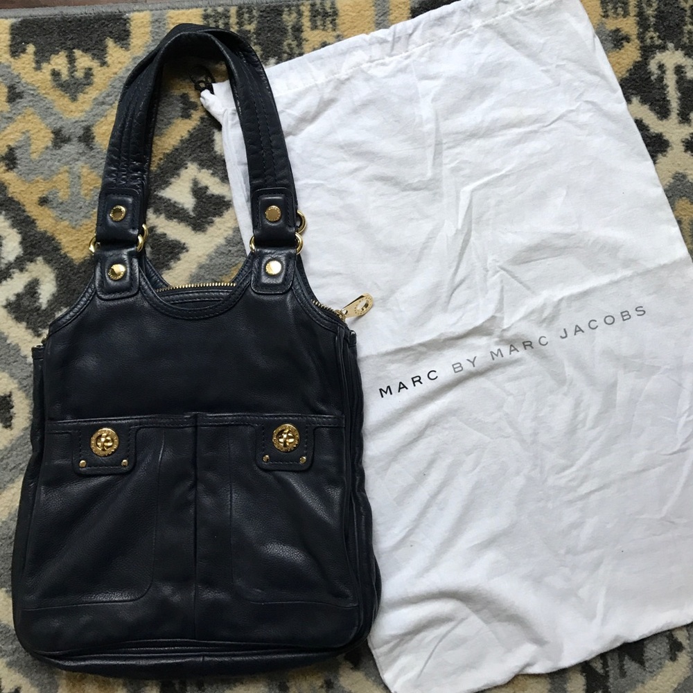 MARC BY MARC JACOBS NAVY LEATHER SHOULDER BAG