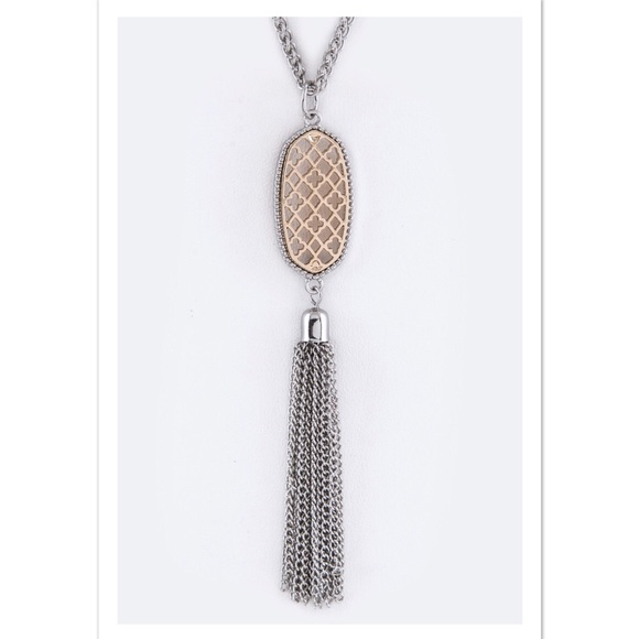 {The Stella} Laser Cut Necklace Set - Picture 3 of 3