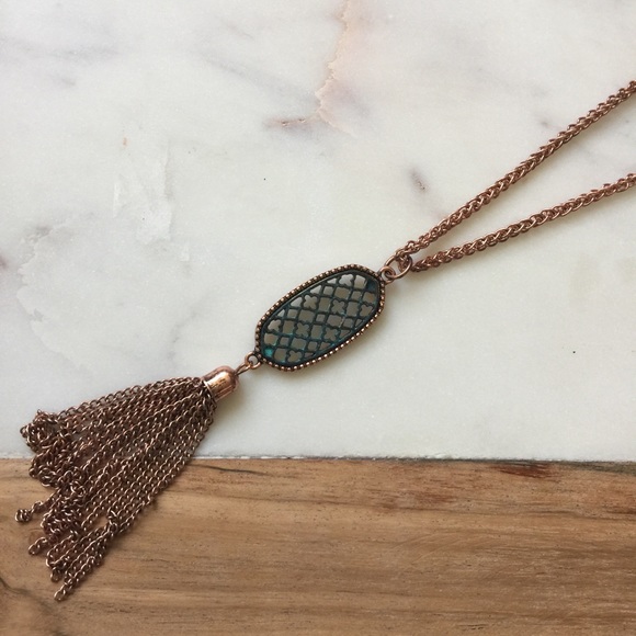 {The Stella} Laser Cut Necklace Set - Picture 2 of 3