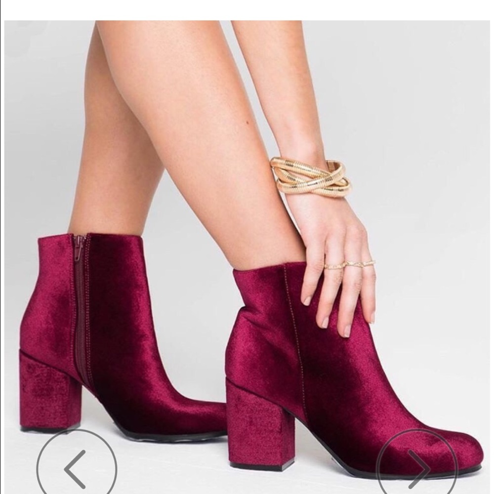 ISO❤Gypsy Los Angeles Burgandy Velvet Boots