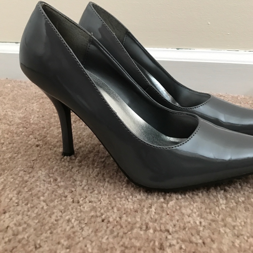 Grey heels - Picture 2 of 2