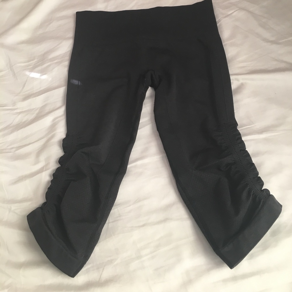 Lululemon cropped pants!