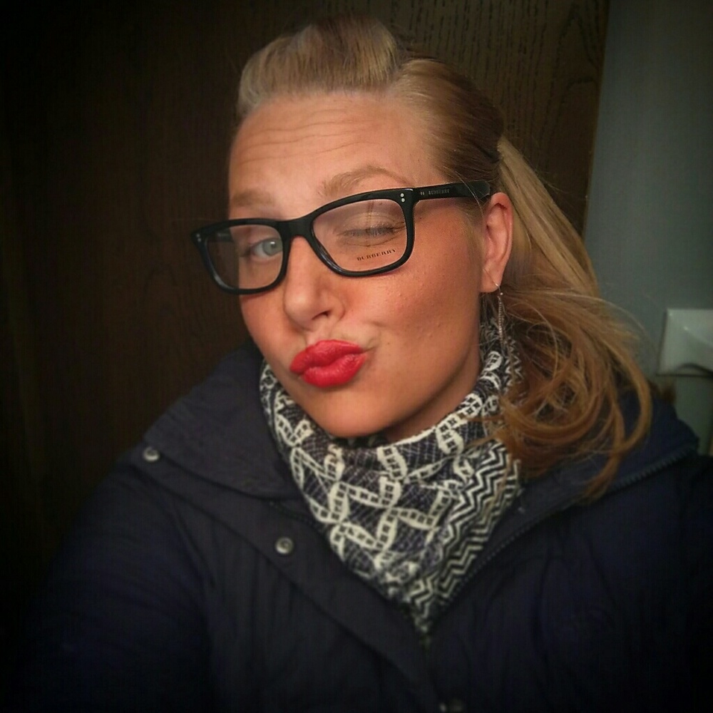 Meet your Posher, Stori