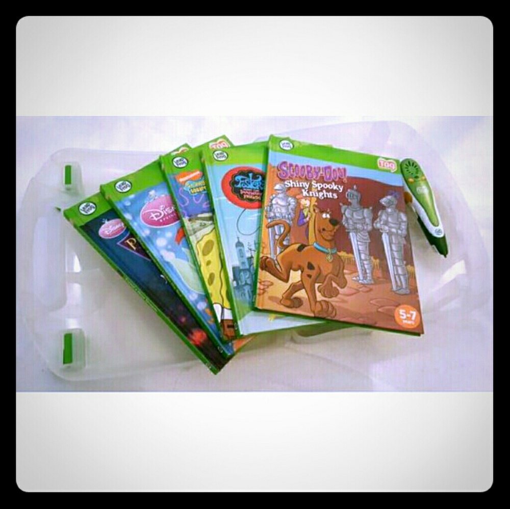 Leapfrog books  (5) pen and carrying case