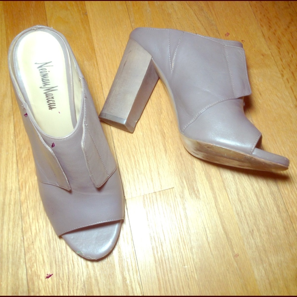 (1 WEEK LEFT!!!) Neiman Marcus peep toe heels