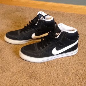 Used Black Nike Delta Force shoes