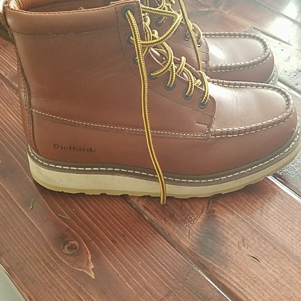 Men's leather DieHard boots, size 9EE