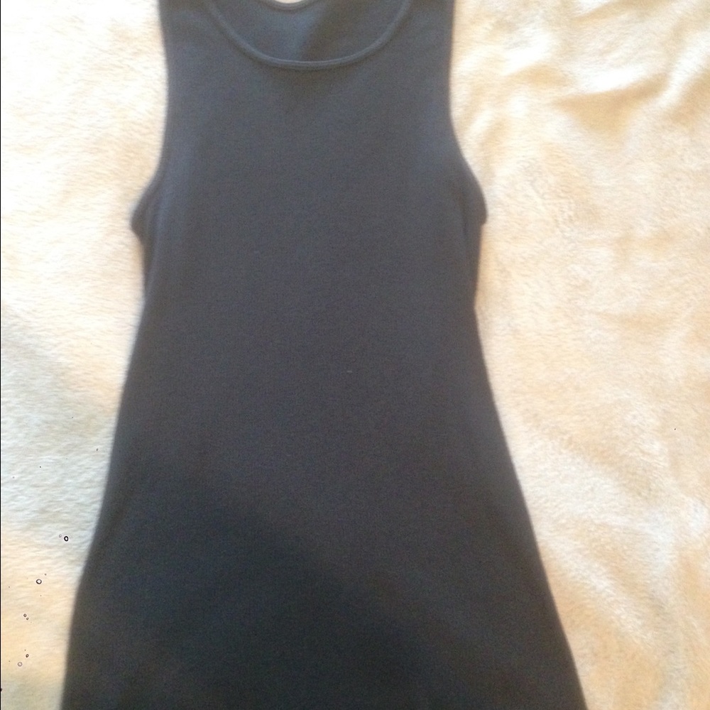 Plain black tank tops no name