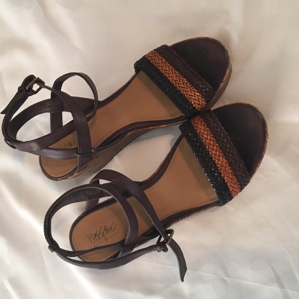 Mossimo brown wedges