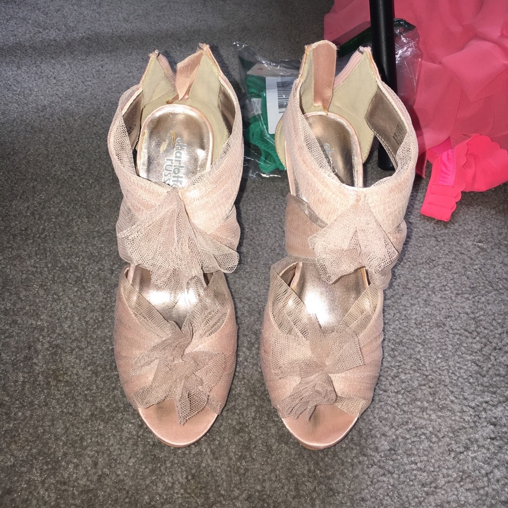 Nude/pink heels