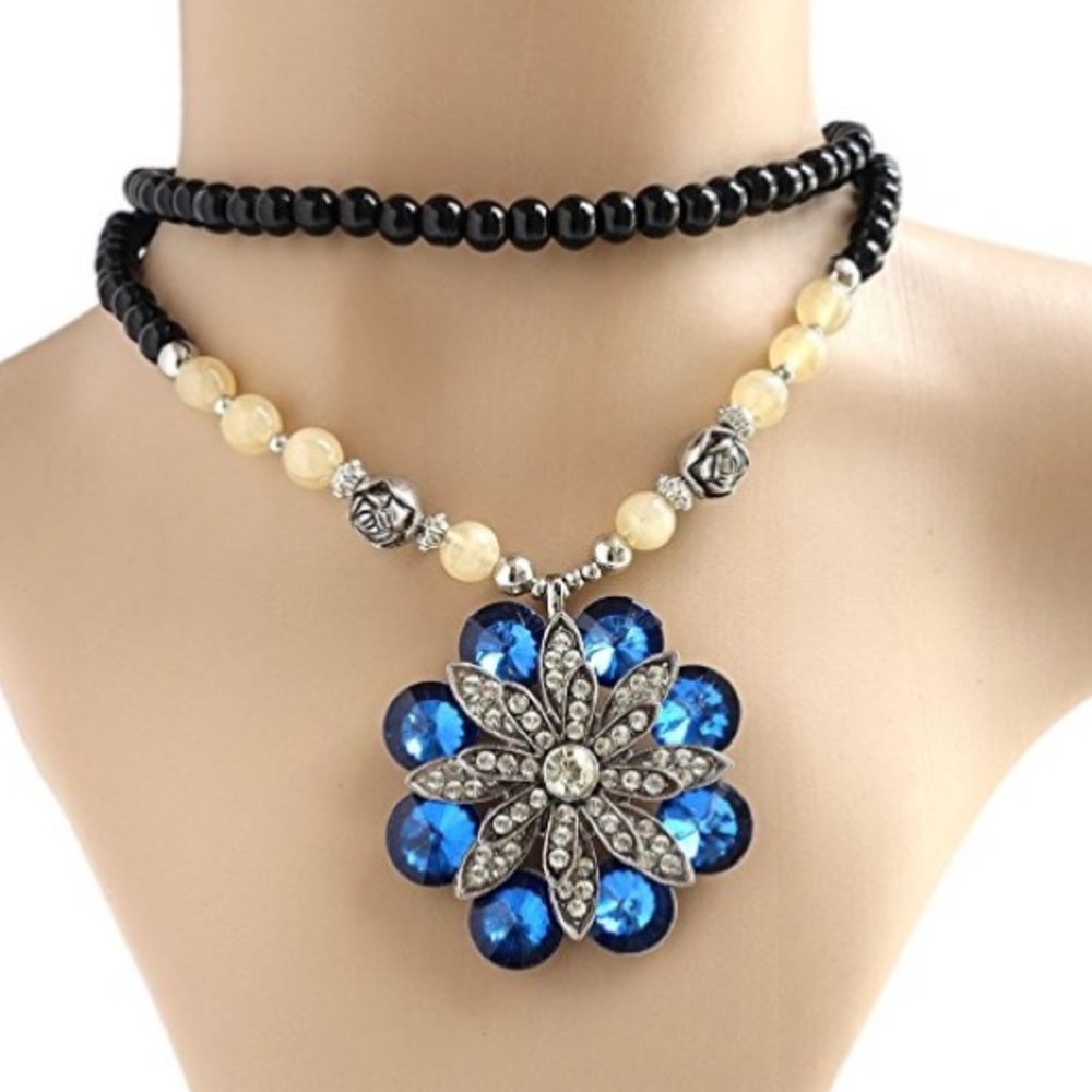 NWOT Blue Flower Bling Necklace