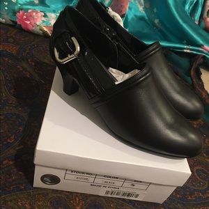 Black dress shoes