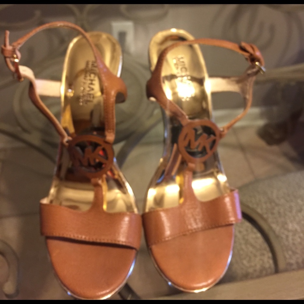 Michael Kors brown and gold size 8M hills