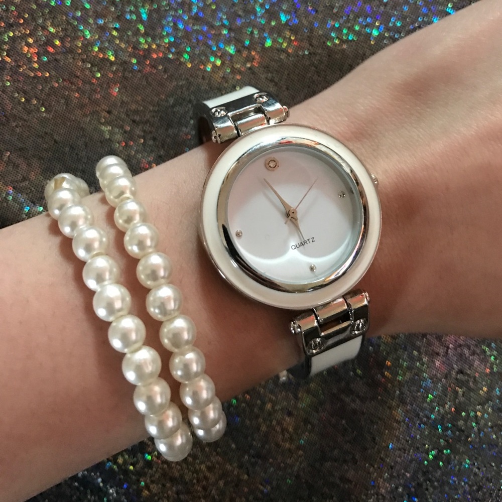 Quartz White bangle pretty gorgeous watch