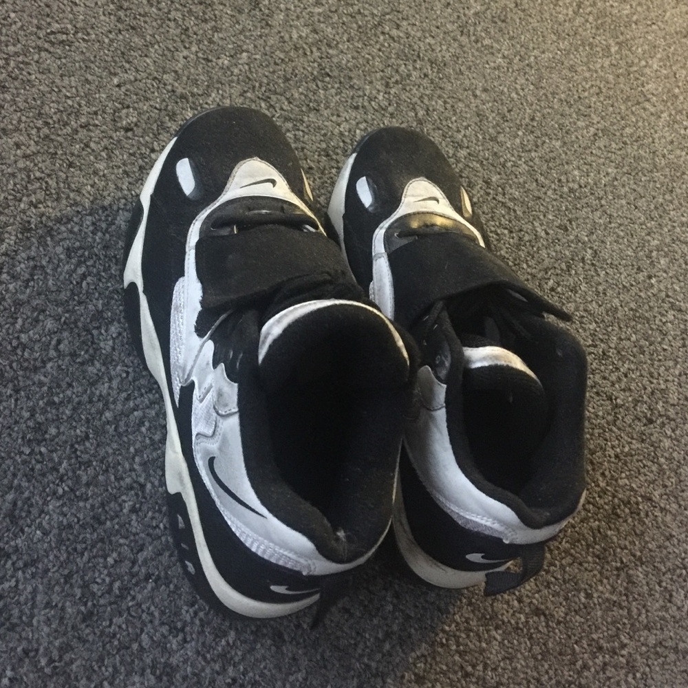 Classic black and white shoe