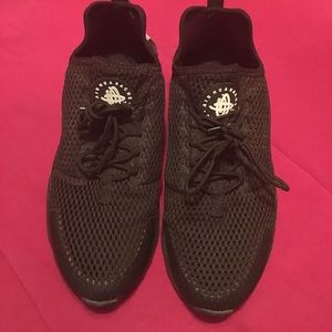 Mesh Black Nike sneakers