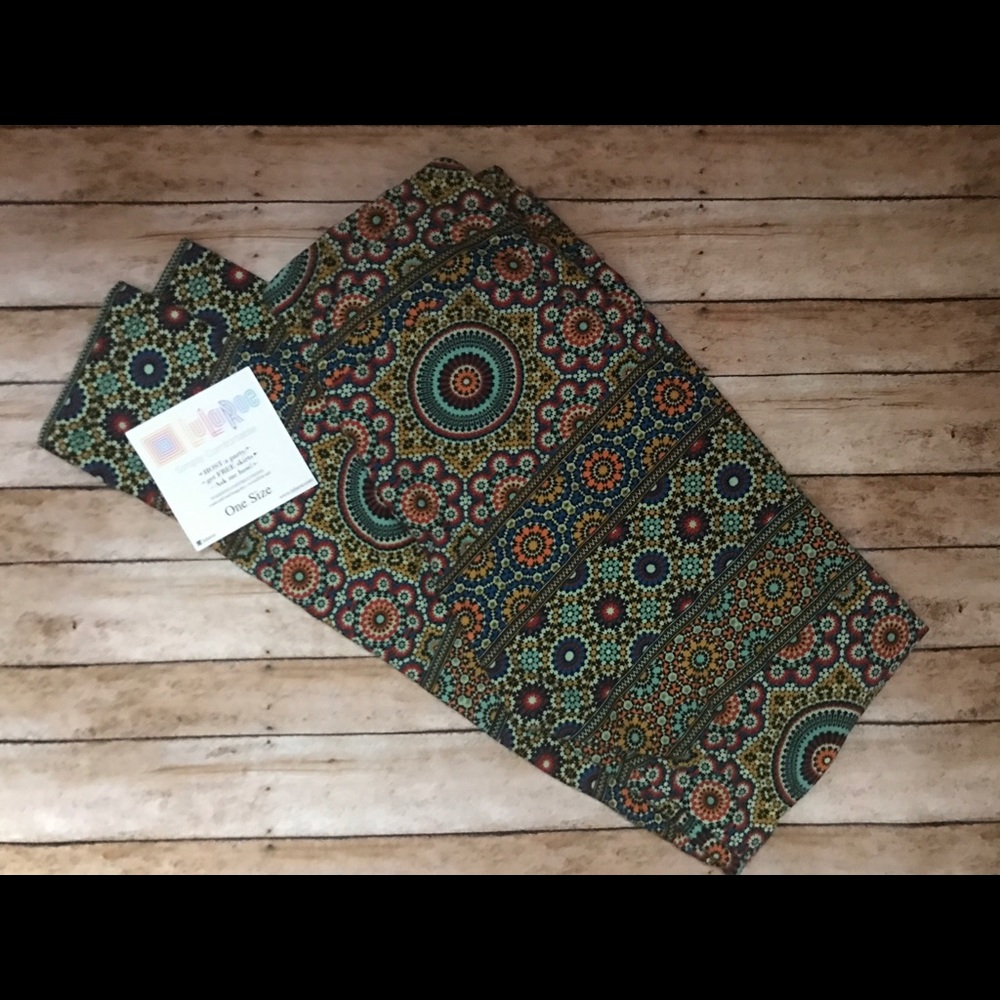 LULAROE MEDALLION Leggings OS