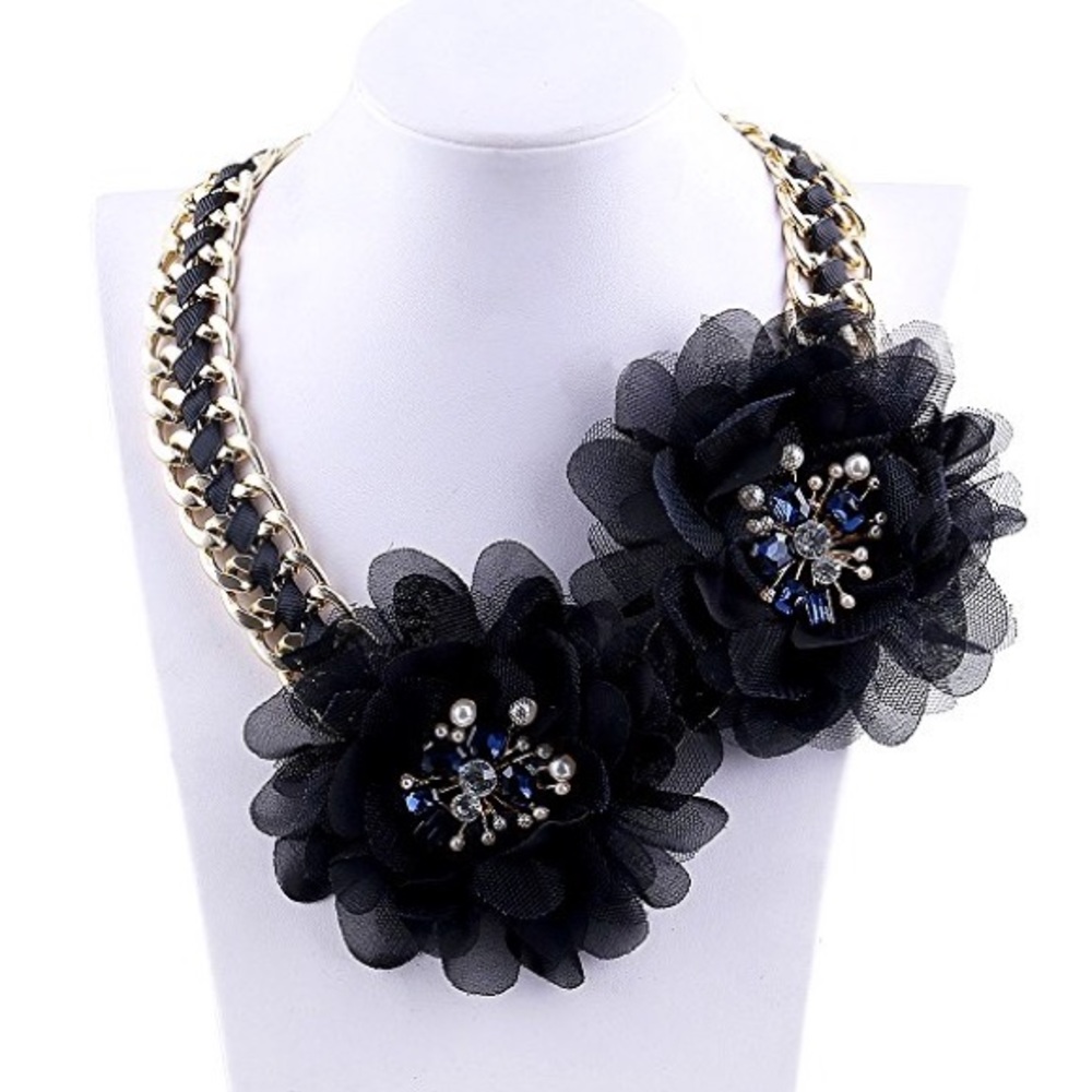 NWOT Black Floral Statement Necklace