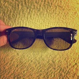Ray-Ban Polarized Sunglasses RB2132 New Wayfarer