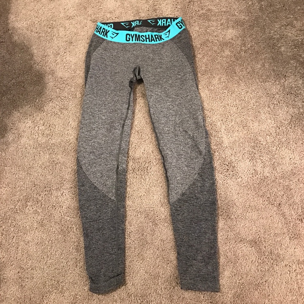 Gym shark leggings