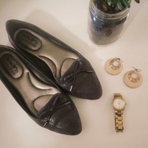 Coach and Four Grey Flats