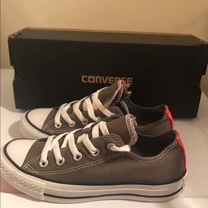 Converse  women size: 6 men size 4 US