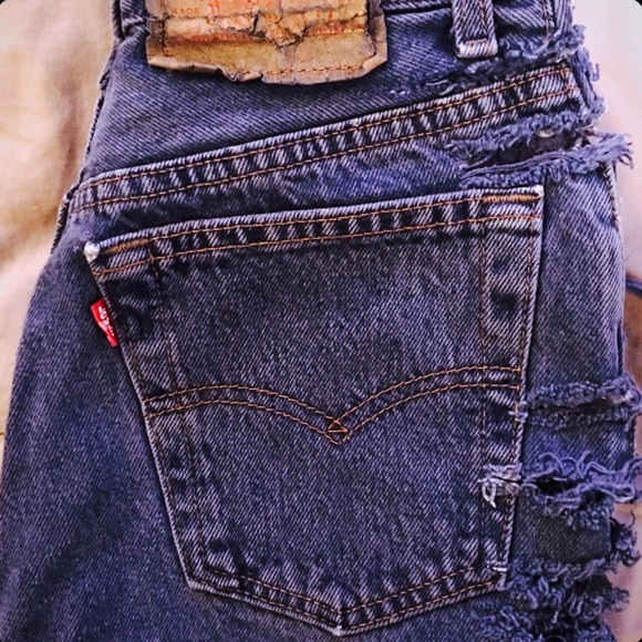 Levi's Denim - 🍾🍾SOLD🍾🍾RARE Levi's DISTRESSED Boyfriend jeans