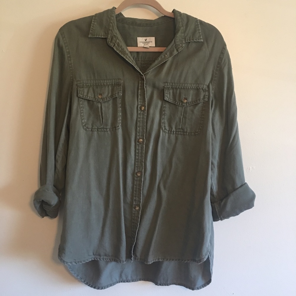 Army green chambray button up shirt✨