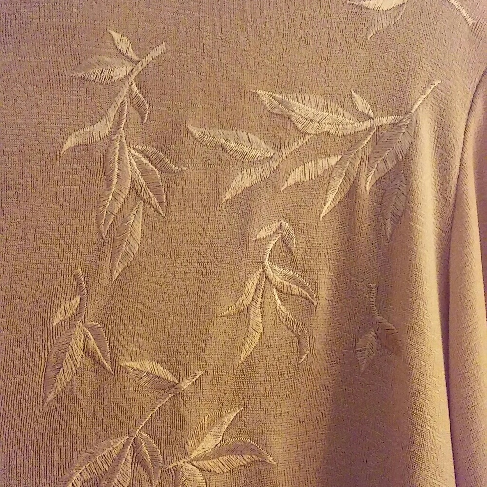 Shirt - Picture 3 of 4