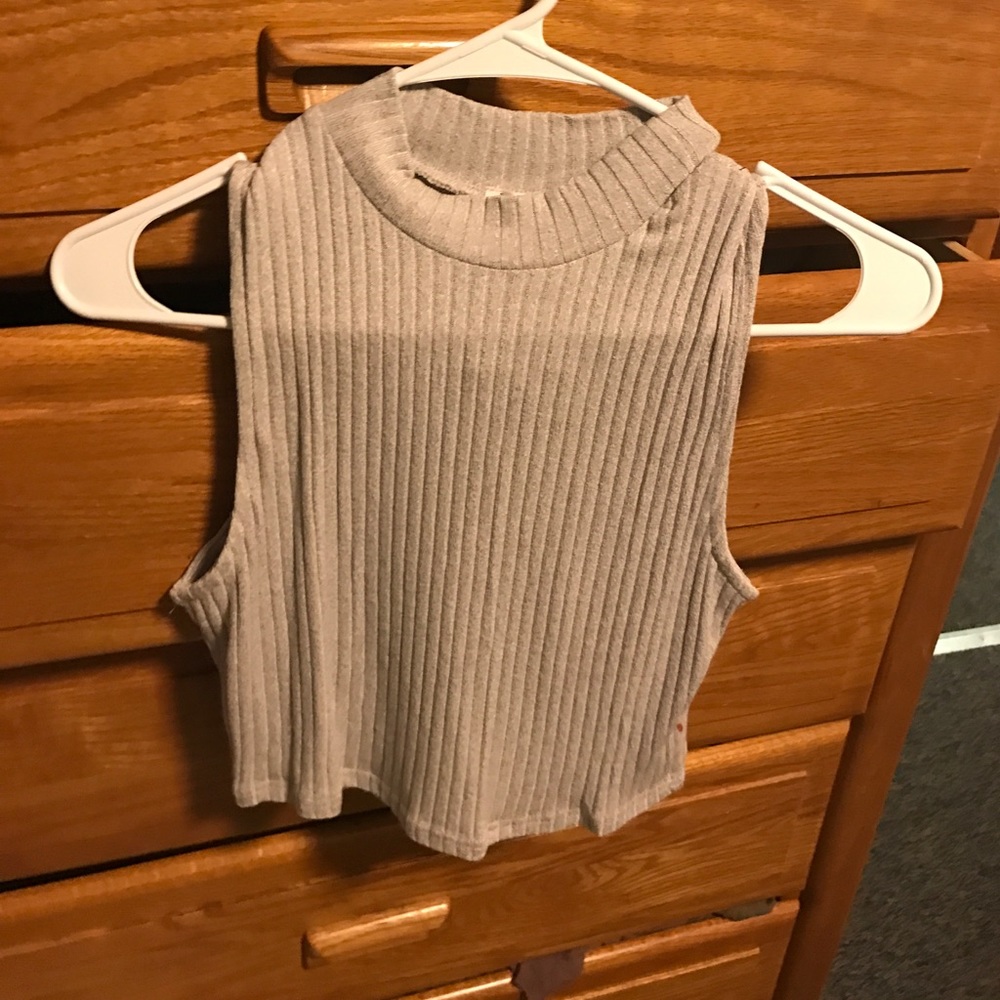grey crop top