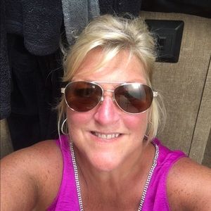 Meet your Posher, Leslie