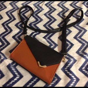 Reversible crossbody