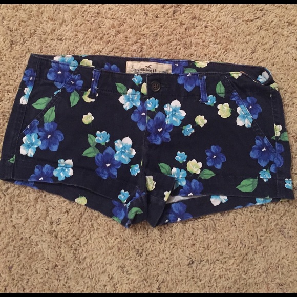 Floral print navy shorts from Hollister - Picture 1 of 2
