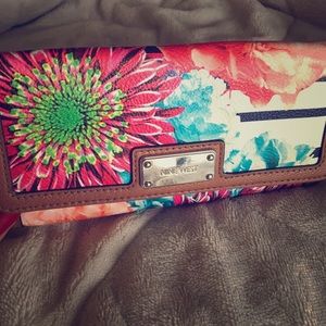 NINE WEST FLORAL WALLET