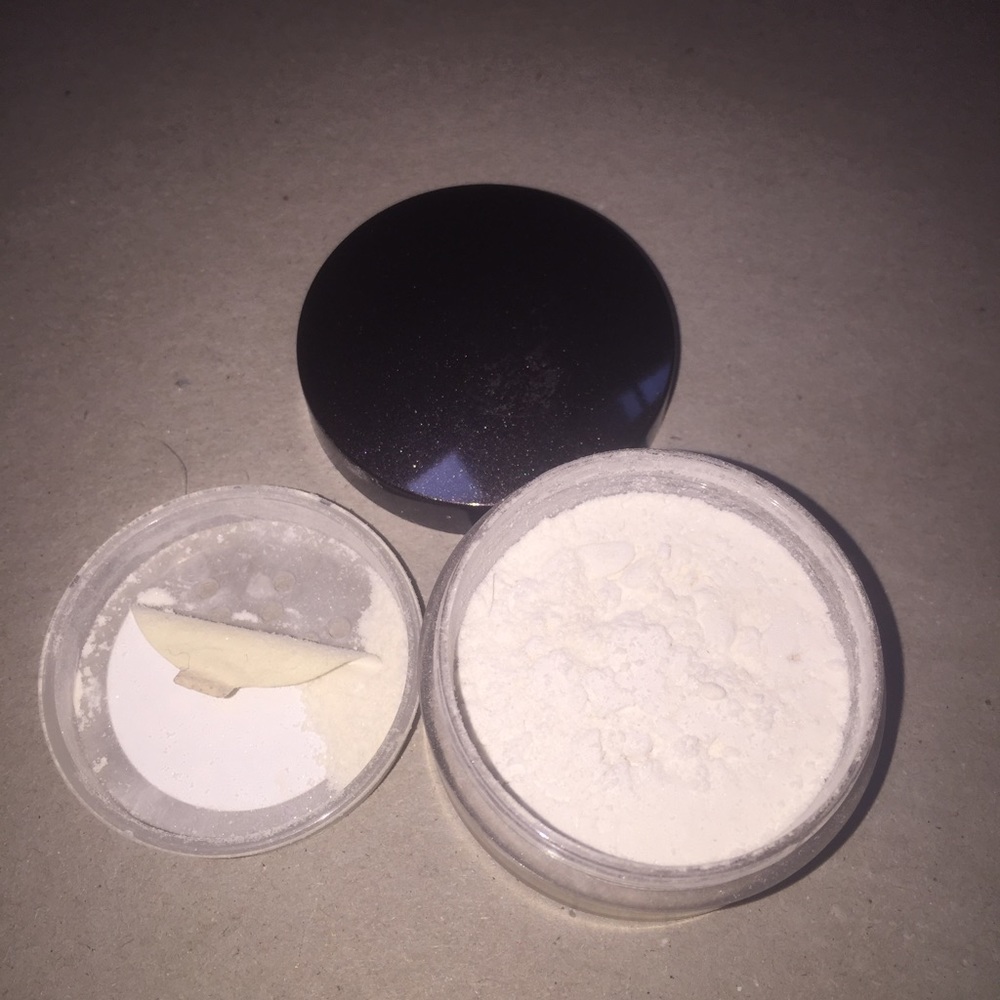 Laura Mercier Brightening Powder