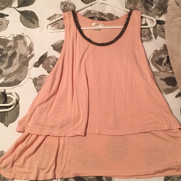 ♥️SALE ♥️beautiful peach top - Picture 1 of 2